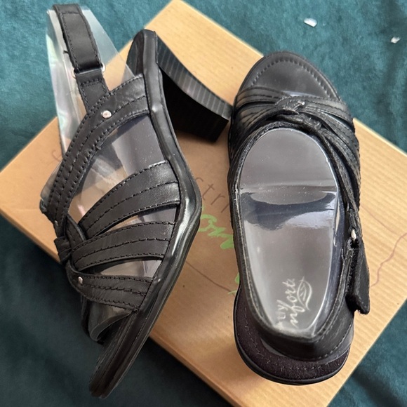 Elegant Black Leather Heels - Picture 8 of 13